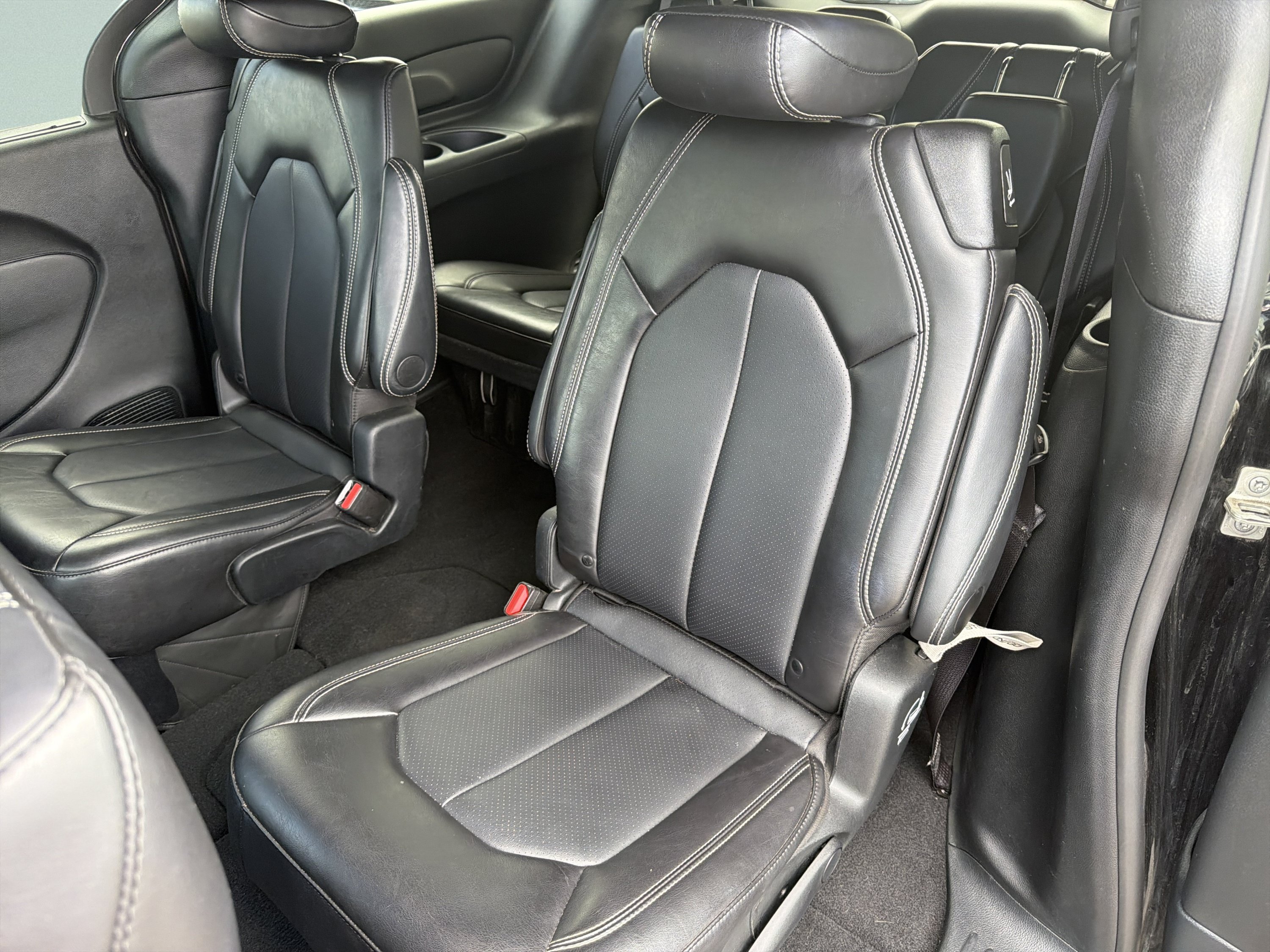 Used 2025 Chrysler Pacifica Select FWD image 25