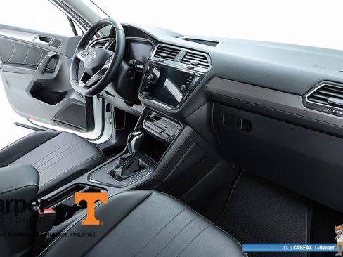 Used 2023 Volkswagen Tiguan SE image 32