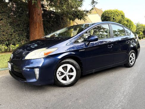 Used 2012 Toyota Prius Two FWD image 3