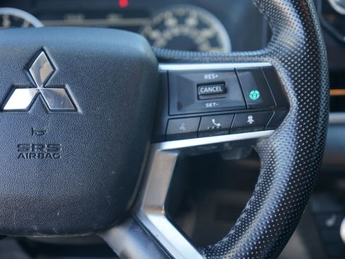 Used 2022 Mitsubishi Outlander SE image 24