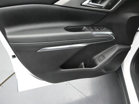 Used 2025 Chevrolet Traverse LT FWD image 10