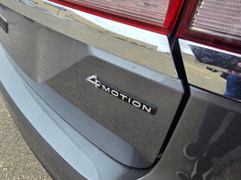 Used 2024 Volkswagen Atlas SE image 11