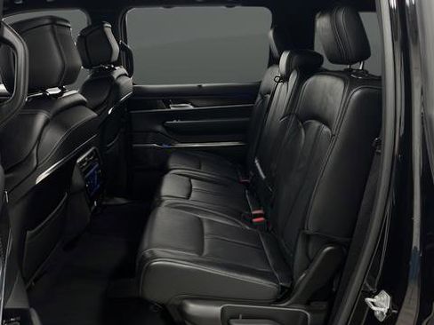 Used 2023 Jeep Grand Wagoneer 4WD w/ Flexible Seating Group image 22