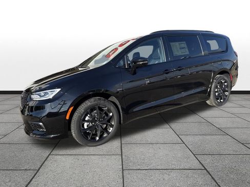 New 2026 Chrysler Pacifica Limited w/ S Appearance Package image 1