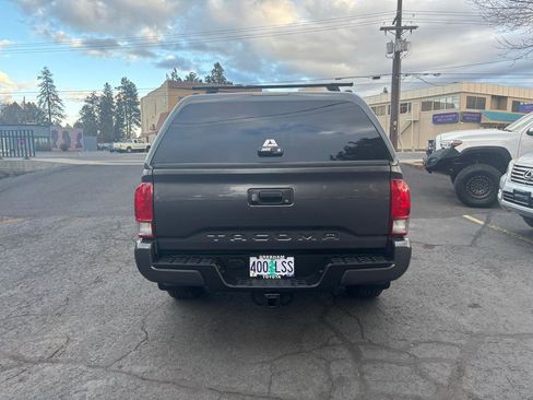 Used 2016 Toyota Tacoma TRD Sport w/ Towing Package image 4