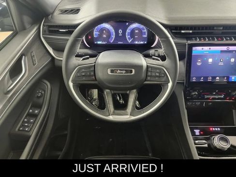 Used 2024 Jeep Grand Cherokee Limited AWD/4WD image 25
