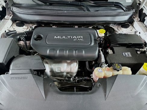 Used 2019 Jeep Cherokee Latitude w/ Popular Appearance Group image 30