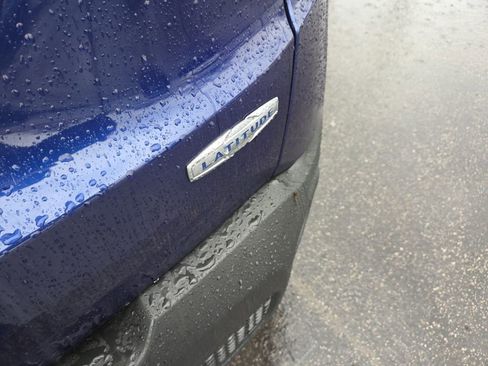 Used 2019 Jeep Renegade Latitude w/ Cold Weather Group image 11