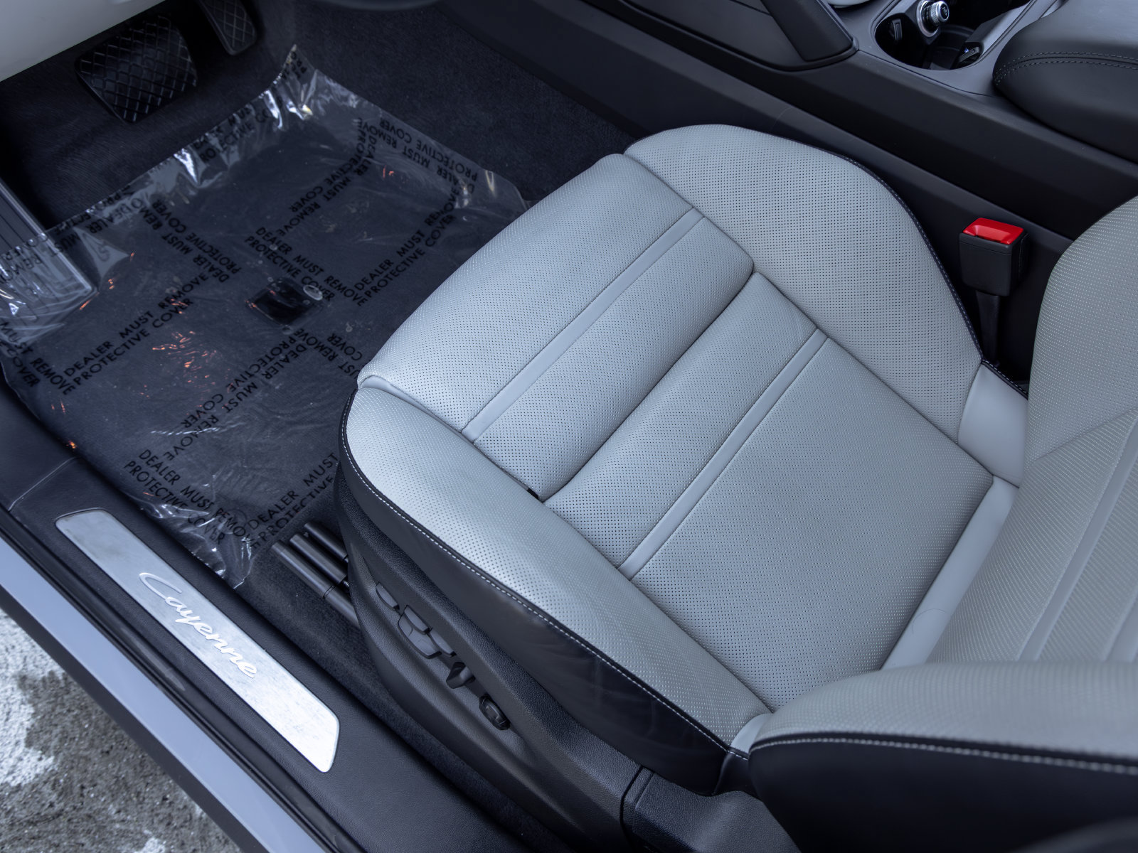 Certified 2024 Porsche Cayenne Coupe AWD/4WD image 23