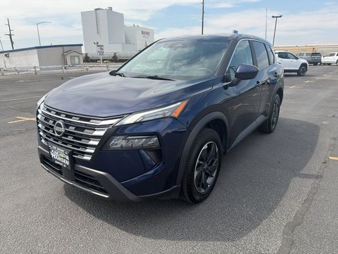 Used 2025 Nissan Rogue SV AWD/4WD image 9