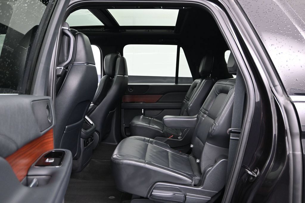 Used 2022 Lincoln Navigator L Reserve AWD/4WD image 24