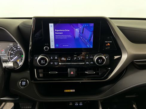 Certified 2023 Toyota Highlander XLE image 16