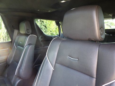 Used 2021 Cadillac Escalade Premium Luxury AWD/4WD image 14