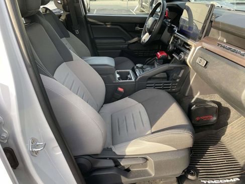 Used 2024 Toyota Tacoma TRD Sport image 47