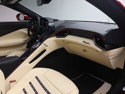 Certified 2025 Ferrari Roma Spider RWD image 17