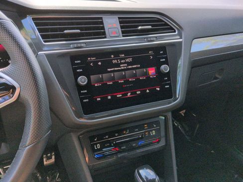 Used 2023 Volkswagen Tiguan SE R-Line image 29