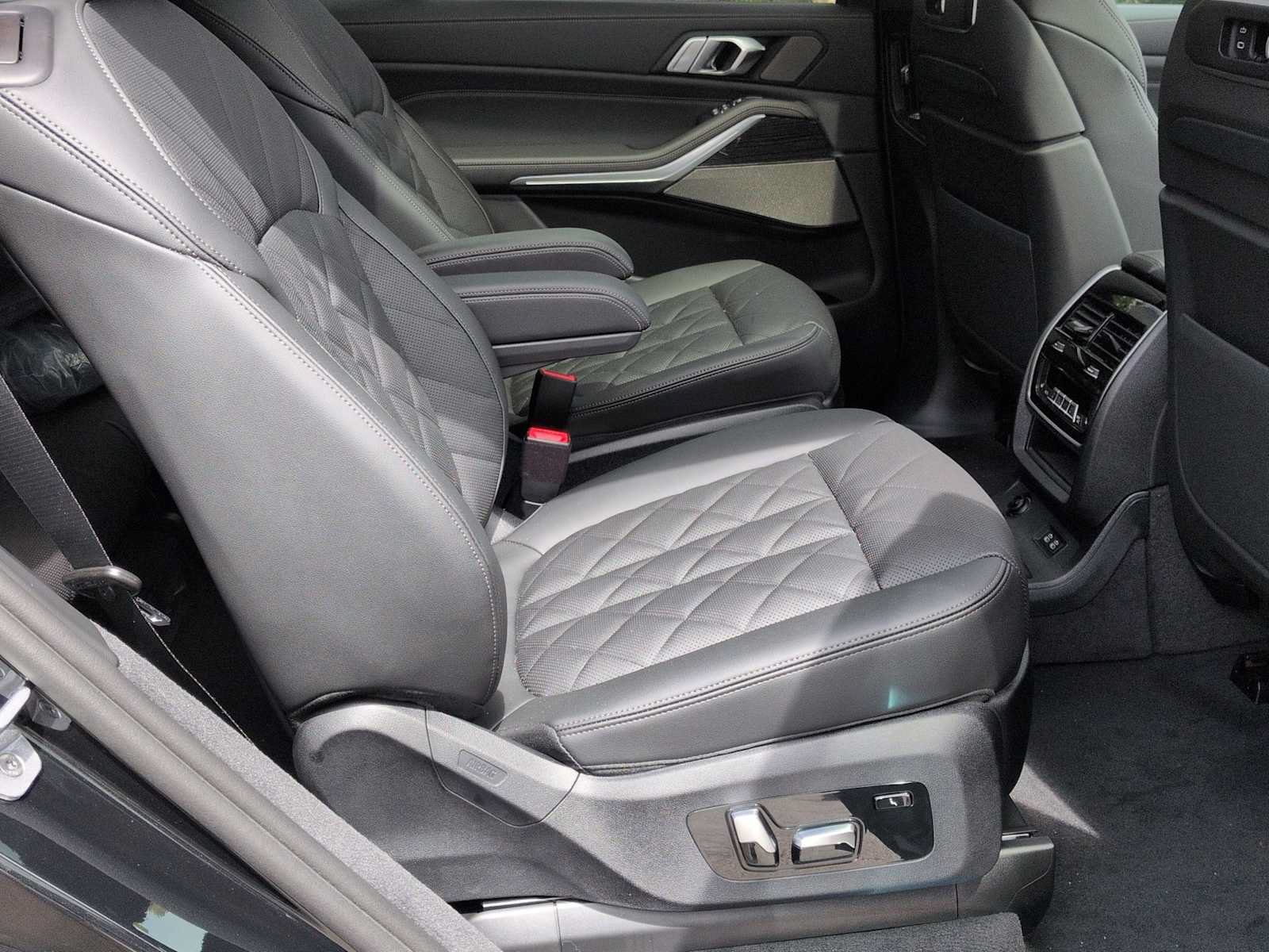 Used 2027 BMW X7 xDrive40i w/ M Sport Package AWD/4WD image 22