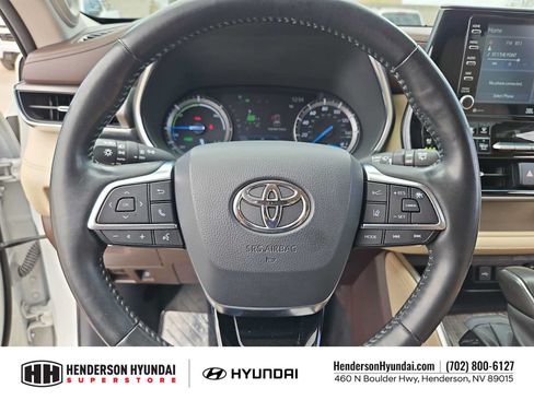 Used 2021 Toyota Highlander Limited FWD image 23
