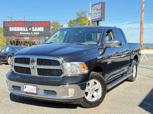Used 2018 RAM 1500 Classic SLT w/ Luxury Group image 95