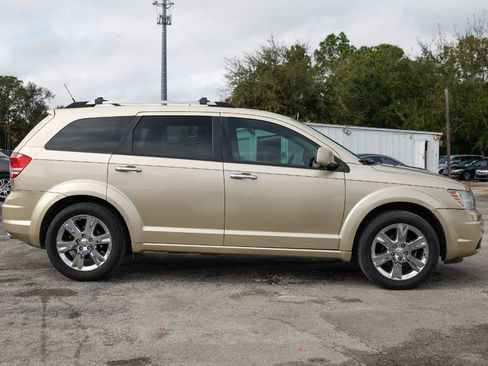 Used 2010 Dodge Journey R/T w/ Navigation & Sound Group I image 13
