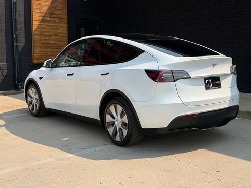 Used 2022 Tesla Model Y Long Range AWD/4WD image 15