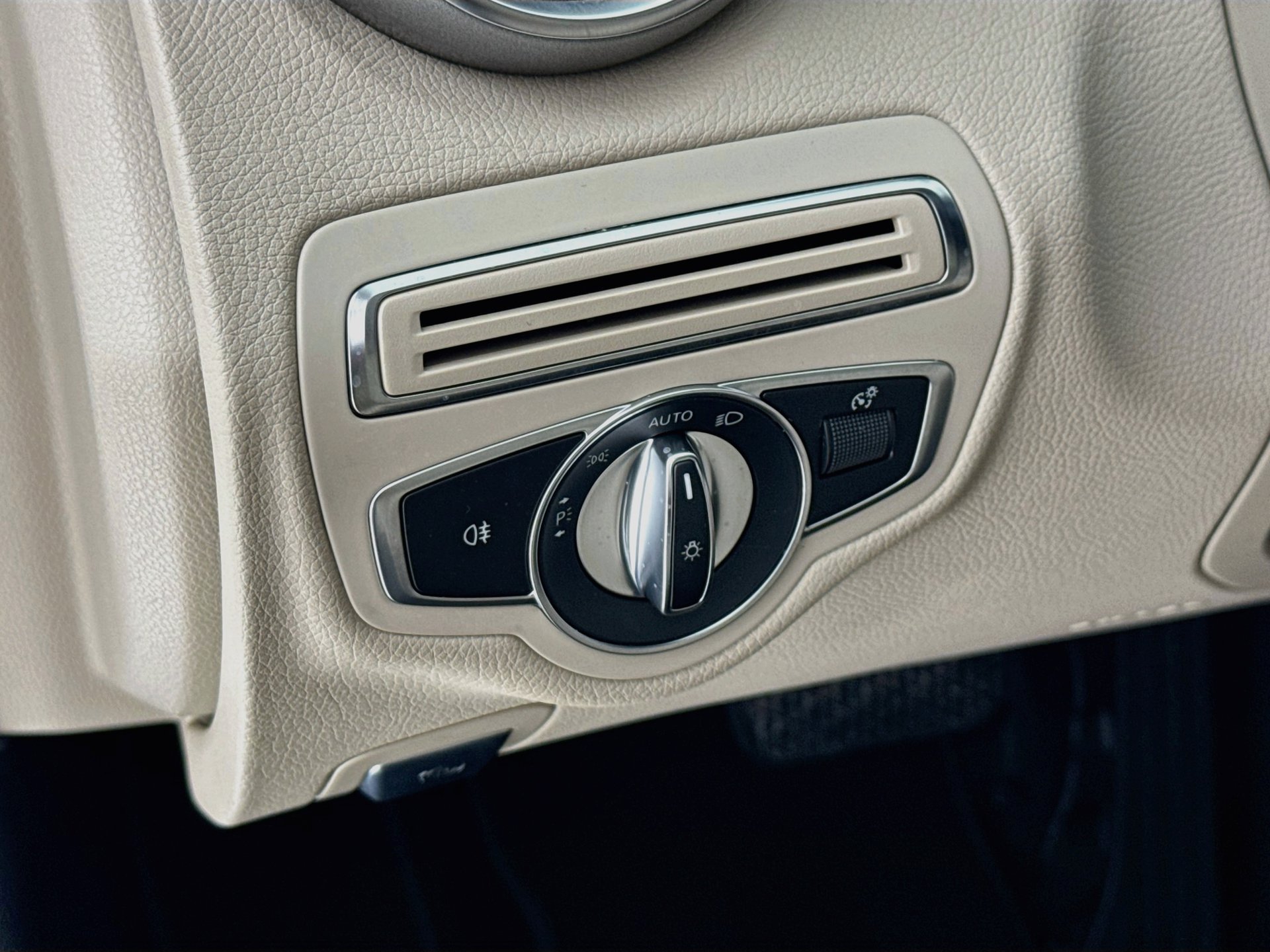 Certified 2017 Mercedes-Benz C 300 Sedan image 11