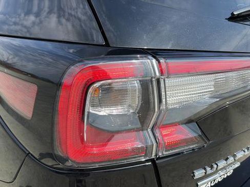 Used 2022 Subaru Outback Touring AWD/4WD image 9