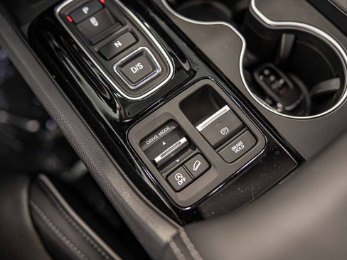 Used 2025 Honda Pilot Elite image 31