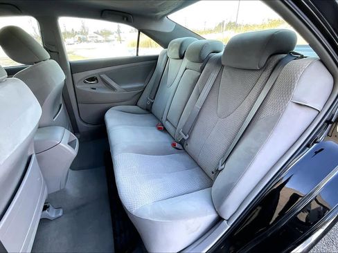 Used 2011 Toyota Camry LE image 20