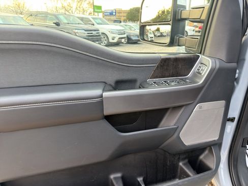 Used 2025 Ford F350 Lariat w/ Chrome Package image 27