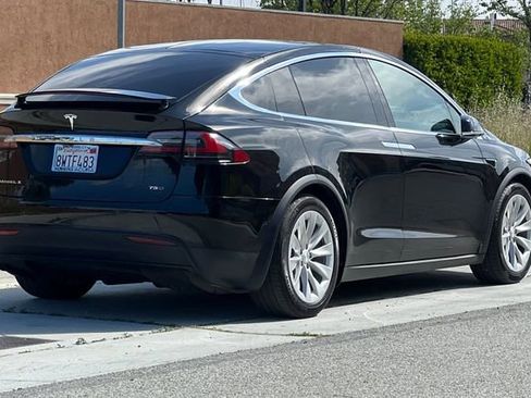 Used 2017 Tesla Model X 75D AWD/4WD image 4