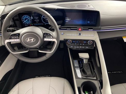 New 2025 Hyundai Elantra Limited image 14