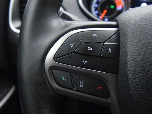 Used 2019 Jeep Cherokee Latitude Plus w/ Cold Weather Group AWD/4WD image 35