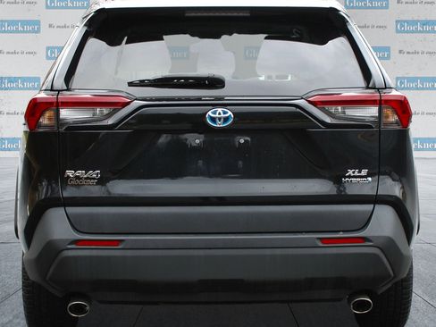 Used 2021 Toyota RAV4 XLE image 7