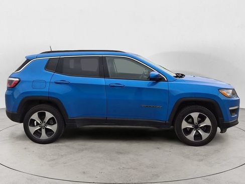 Used 2018 Jeep Compass Latitude w/ Popular Equipment Group AWD/4WD image 4
