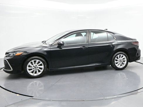 Used 2022 Toyota Camry LE FWD image 4