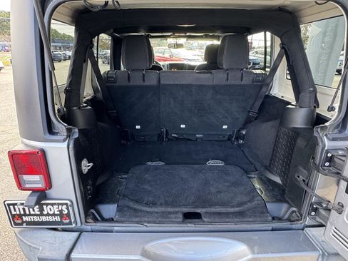 Used 2016 Jeep Wrangler Unlimited Sahara image 24