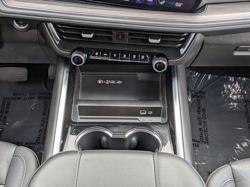 Certified 2025 Chevrolet Suburban Z71 AWD/4WD image 18