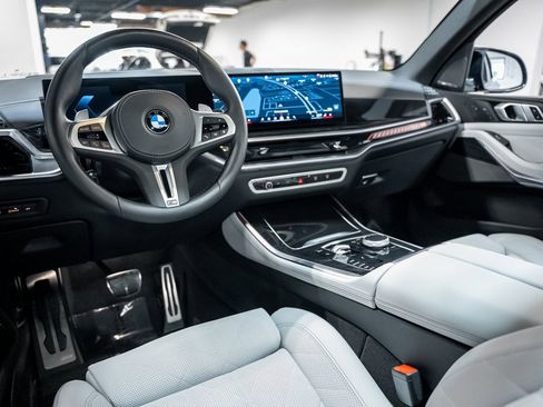 Used 2025 BMW X5 M60i w/ Climate Comfort Package image 42