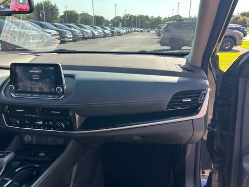 Used 2023 Nissan Rogue SL FWD image 13