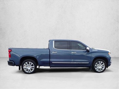 Used 2024 Chevrolet Silverado 1500 High Country w/ High Country Premium Package AWD/4WD image 5