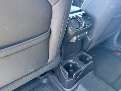 Used 2018 Jeep Wrangler Unlimited Sport S AWD/4WD image 17