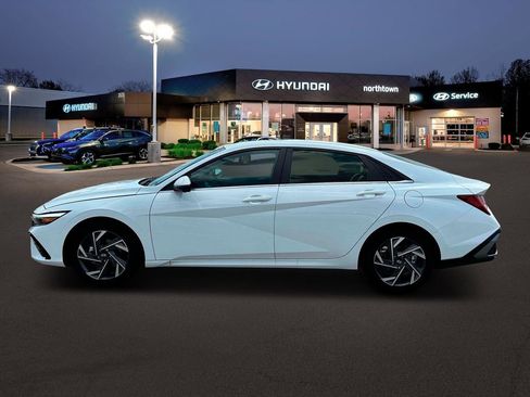 New 2025 Hyundai Elantra Limited image 3