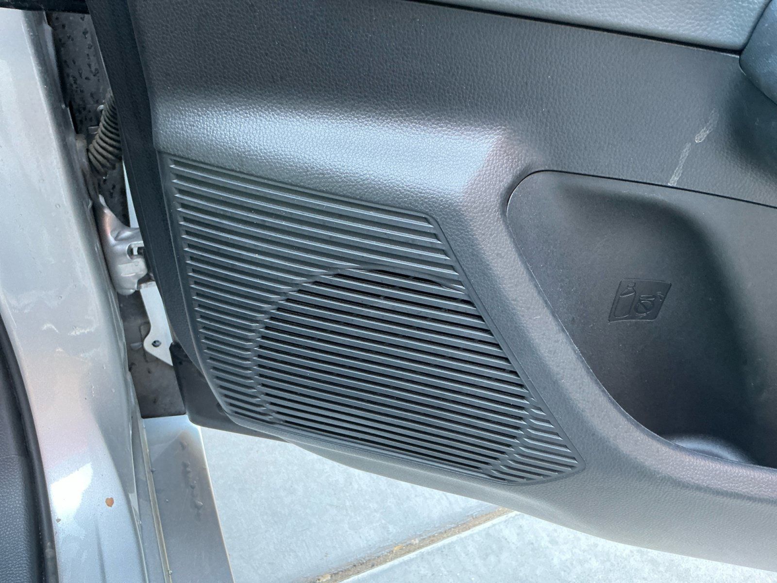 Certified 2025 Toyota Prius LE FWD image 25