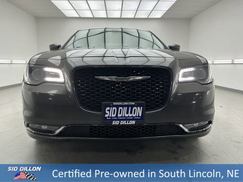Used 2018 Chrysler 300 S image 2