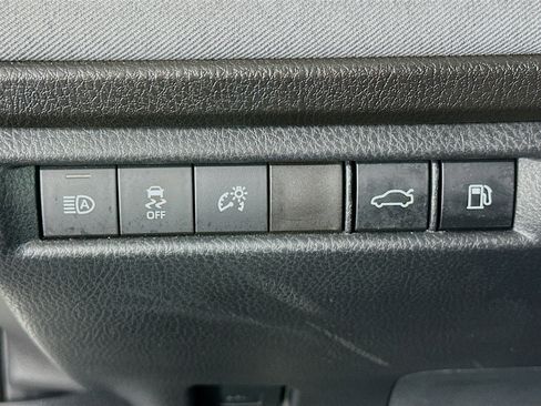 Used 2025 Toyota Camry LE w/ Convenience Package image 17