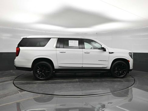 Used 2022 GMC Yukon XL Denali AWD/4WD image 9