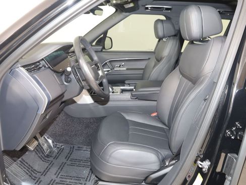 Used 2025 Land Rover Range Rover SE AWD/4WD image 13