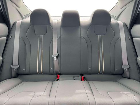 New 2026 Hyundai Elantra Hybrid FWD image 16