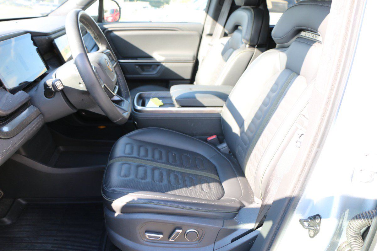 Used 2025 Rivian R1S Adventure Dual AWD/4WD image 22